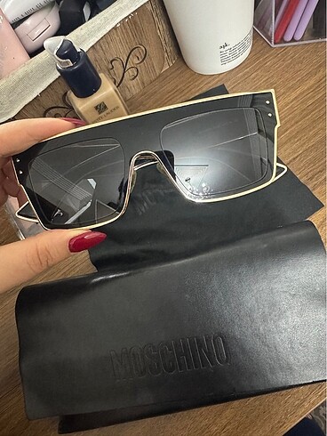Orjinal Moschino Güneş Gözlüğü
