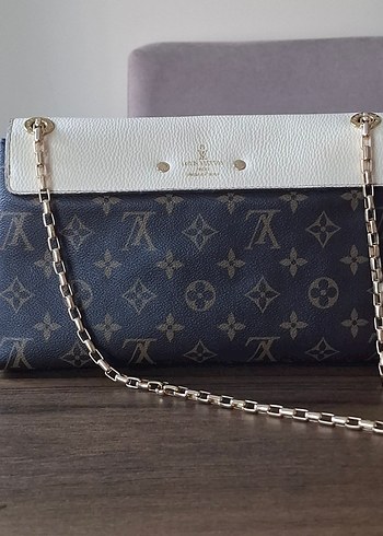 Askılı zincir detaylı omuz çantası - Görsel 9