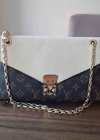 Askılı zincir detaylı omuz çantası - Görsel 10