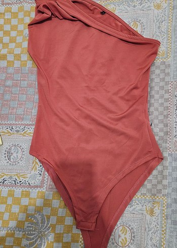 Kırmızı Tek Omuzlu - Görsel 2