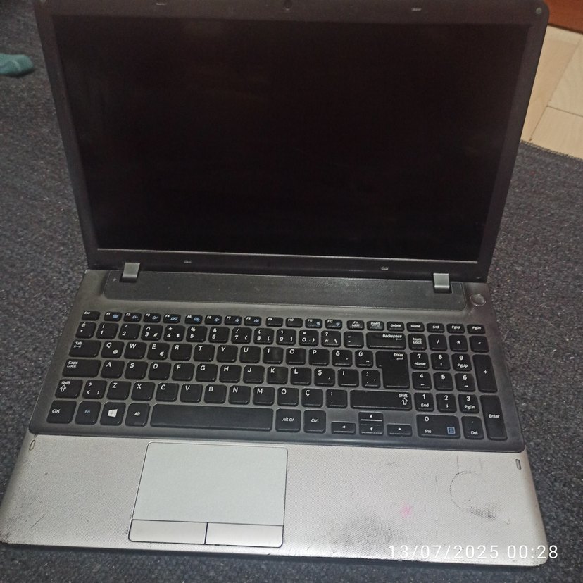 Gri Laptop Bilgisayar - Görsel 2