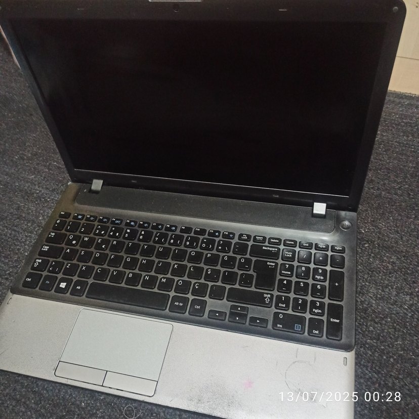 Gri Laptop Bilgisayar - Görsel 3