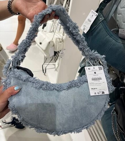Beden mavi Renk bershka püsküllü kot baget omuz çantası
