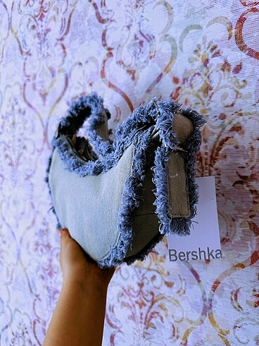 bershka püsküllü kot baget omuz çantası