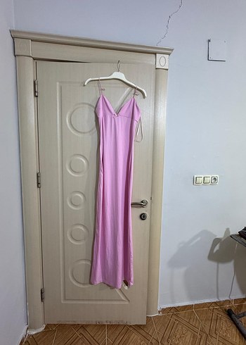 Pembe Uzun İnce Askılı Saten Elbise