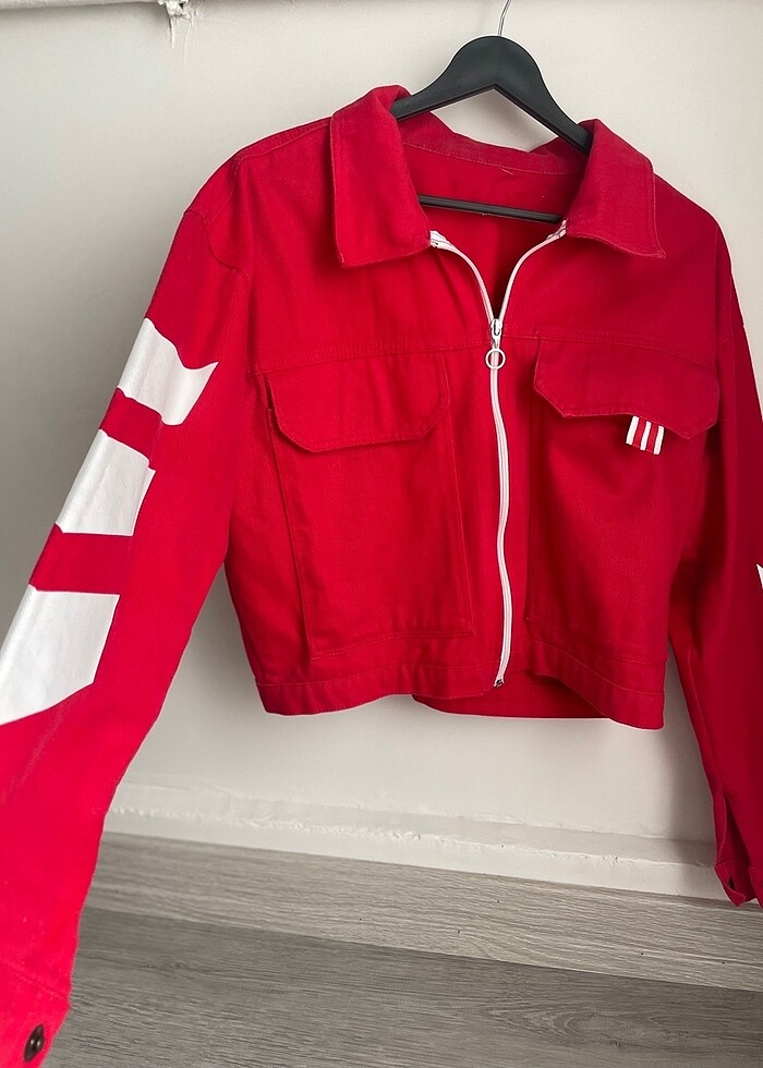 Kırmızı ceket - Görsel 3