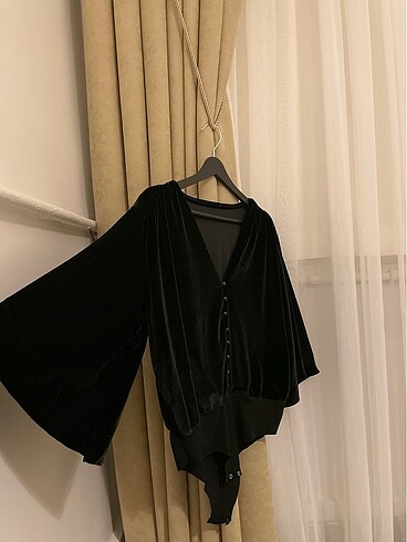Siyah kadife yarasa kol bluz - Görsel 2