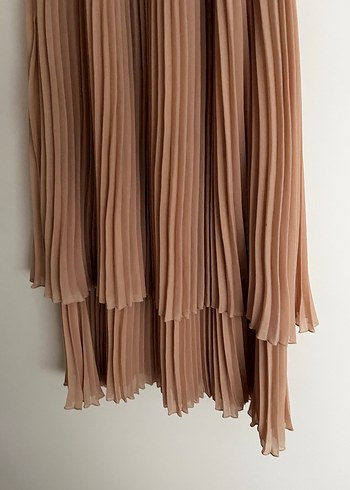 Bej Pliseli Uzun Askılı Elbise - Görsel 3