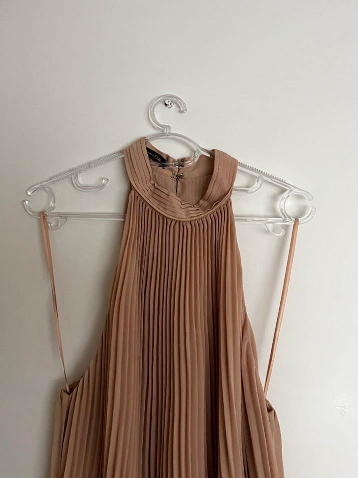 Bej Pliseli Uzun Askılı Elbise - Görsel 2