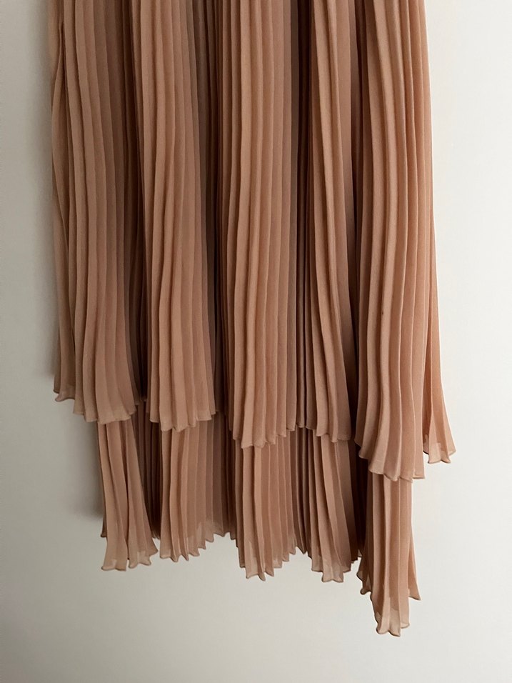 Bej Pliseli Uzun Askılı Elbise - Görsel 3