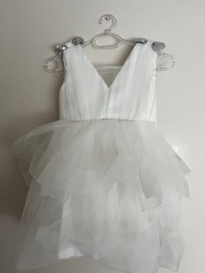 Kız Çocuk Beyaz Fırfırlı V Yakalı Elbise - Görsel 2