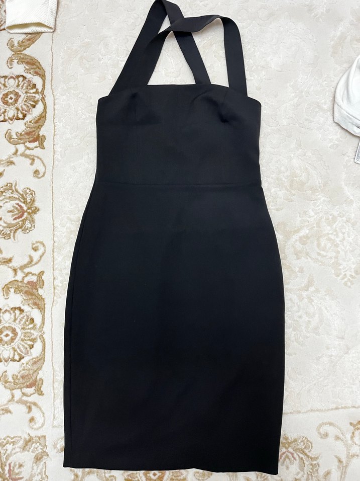 Siyah çapraz askılı diz üstü elbise - Görsel 2