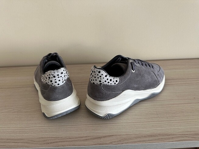 37 Beden 37 numara YARGICI gri sneakers