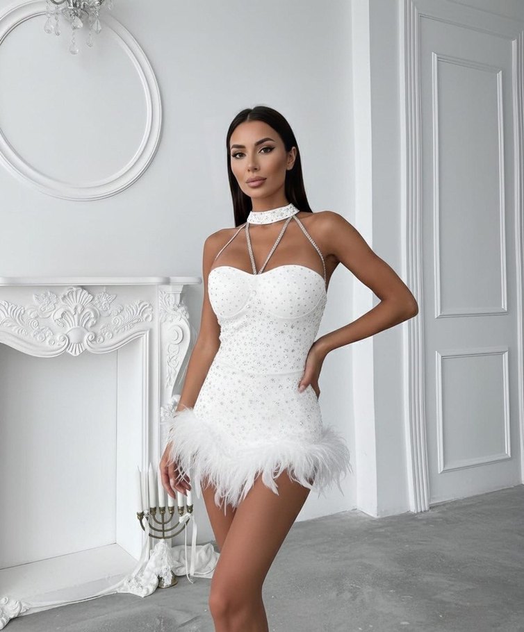 Tüy Detaylı Straplez Mini Beyaz Abiye - Görsel 1