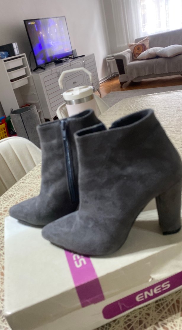 Gri Süet Dolgu Topuklu Kadın Bot - Görsel 3
