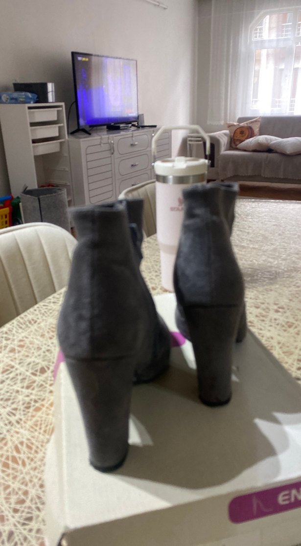 Gri Süet Dolgu Topuklu Kadın Bot - Görsel 4