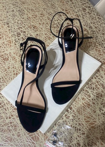 Klasik Siyah Tokalı İnce Topuklu Kadın Ayakkabı - Görsel 2