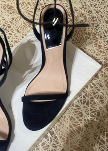 Klasik Siyah Tokalı İnce Topuklu Kadın Ayakkabı - Görsel 3