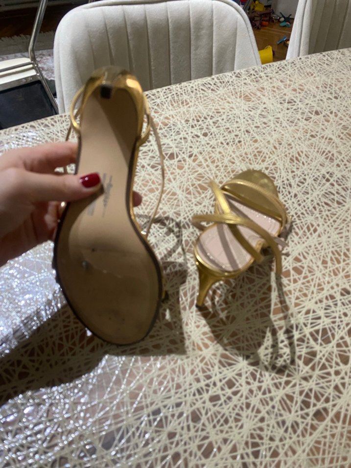 Parlak Altın Tokalı İnce Topuklu Kadın Abiye Ayakkabı - Görsel 4