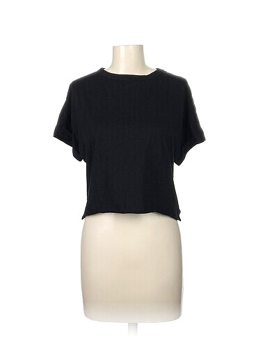 Bershka T-shirt %70 İndirimli.