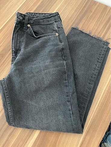 Koyu gri kot pantolon