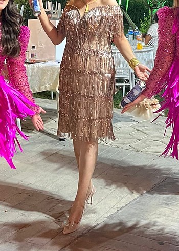 Püsküllü v yaka gold elbise özel gün - Görsel 2