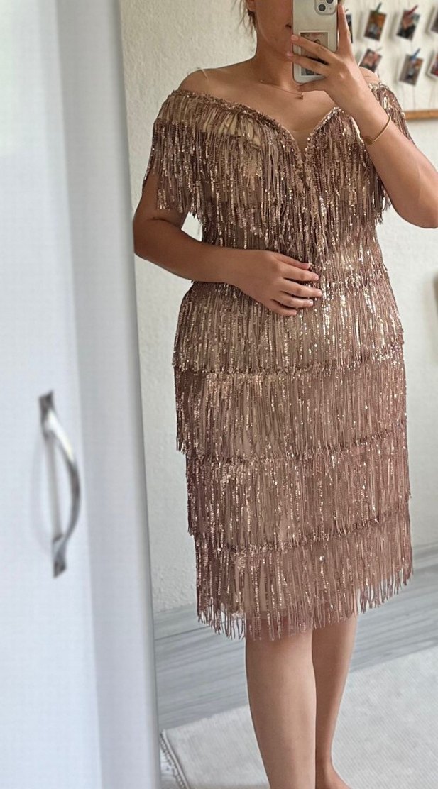 Püsküllü v yaka gold elbise özel gün - Görsel 4