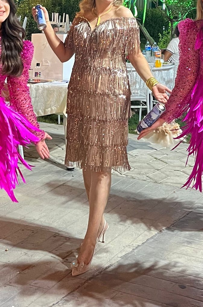 Püsküllü v yaka gold elbise özel gün - Görsel 2