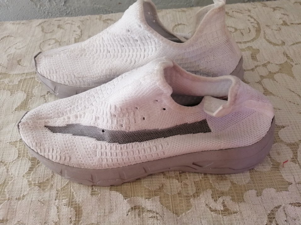 Beyaz  hava alan 42 numara erkek ayakabı - Görsel 3