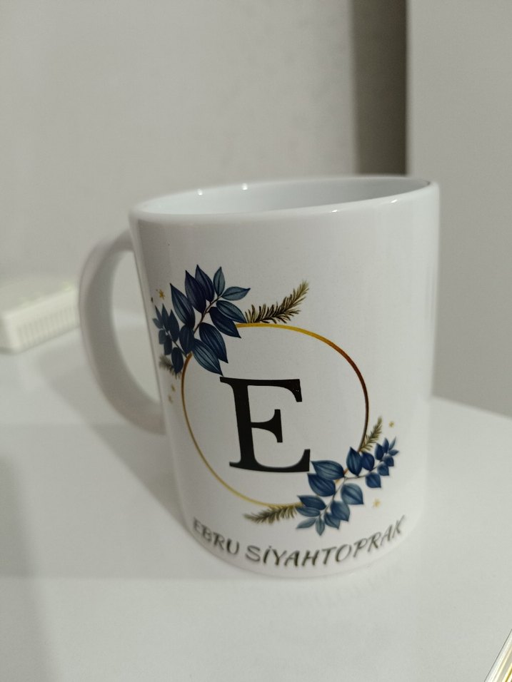 Beyaz Parlak E Harfli Kupa - Görsel 2