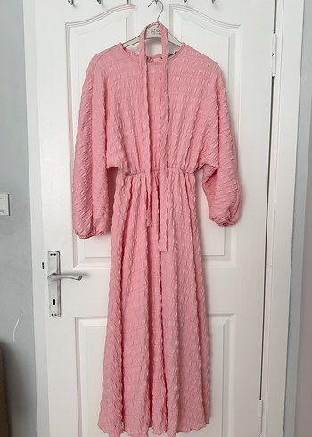 Pembe Pilili Uzun Kadın Elbise