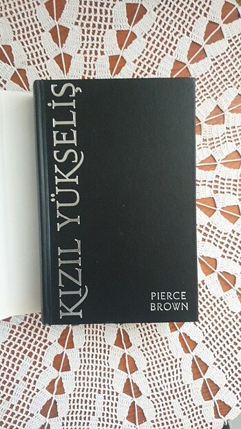  Beden Renk Kızıl Yükseliş, Pierce Brown