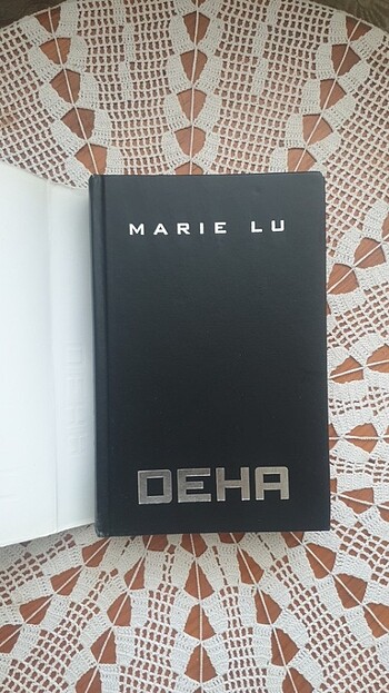  Beden Efsane serisi, Marie Lu