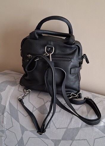 HEM ELDE HEM SIRTTA - Görsel 2