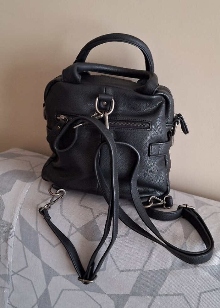 HEM ELDE HEM SIRTTA - Görsel 2