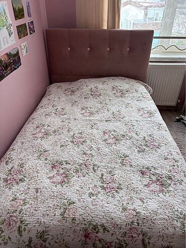 English Home Yatak Örtüsü