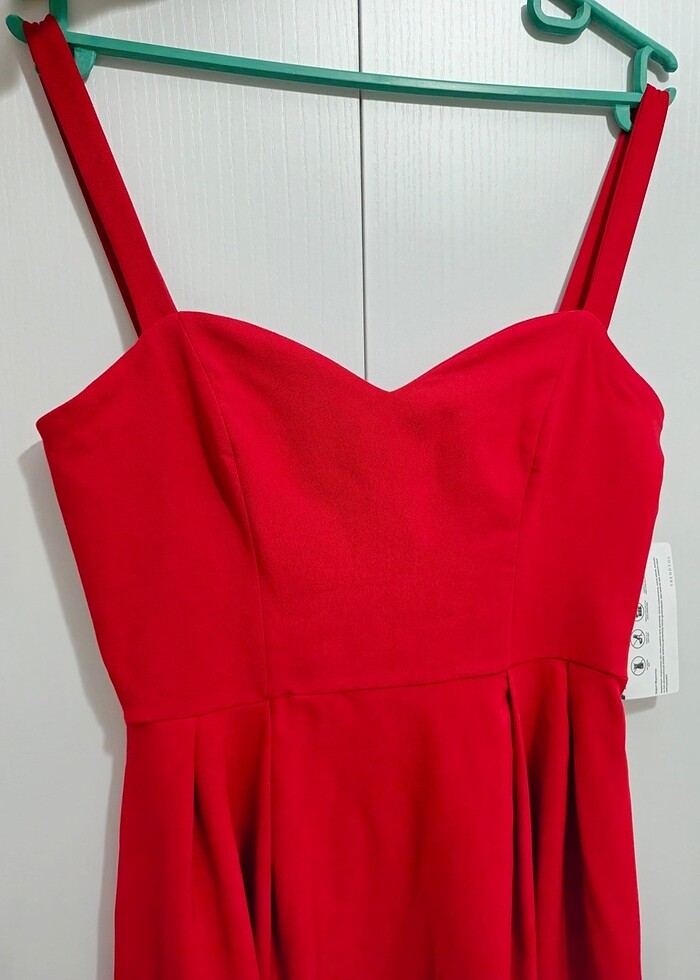 Yeni etiketli kırmızı elbise - Görsel 2