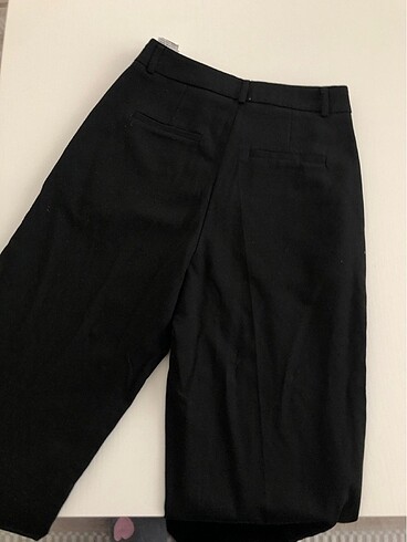 34 Beden siyah Renk Yüksek bel geniş paça yanları yırtmaçlı kumaş pantolon