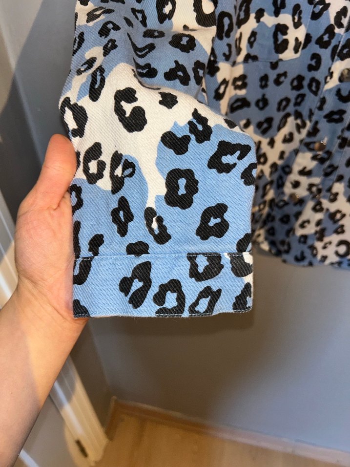 Mavi Gri Leopar Desenli Uzun Kollu Gömlek - Görsel 4