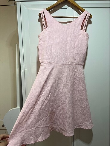 LC Waikiki Pembe kolu taşlı elbise