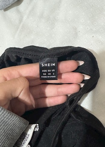 Gri ve Siyah İnce Askılı Kadın Atlet - Görsel 5