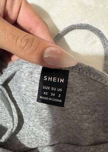 Gri ve Siyah İnce Askılı Kadın Atlet - Görsel 4