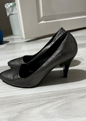 Gri Parlak  Yüksek Topuklu Kadın Ayakkabı - Görsel 2