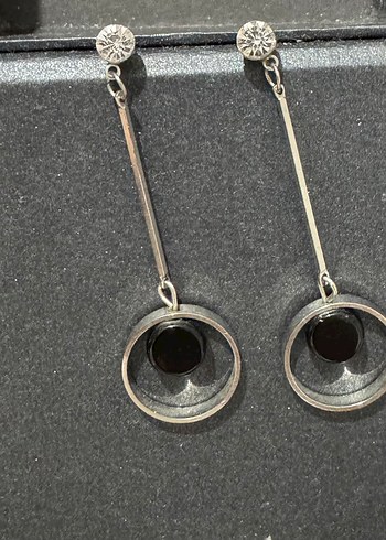 Zincir Detaylı Uzun Siyah Minimalist Küpe - Görsel 2