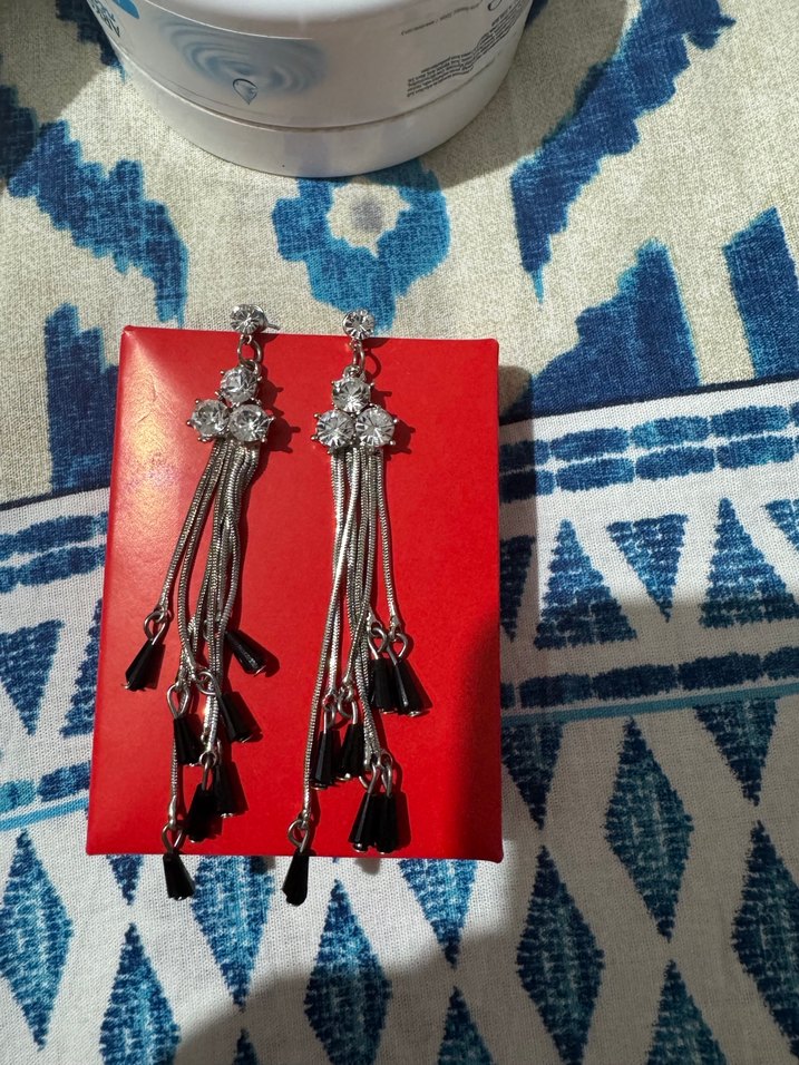 Gri Püsküllü Midi Küpe - Görsel 2