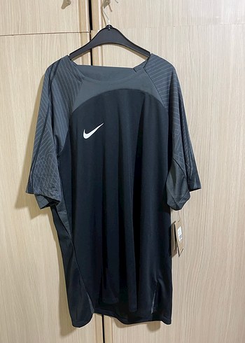 Nike Gri Slim Fit Erkek Spor Tişörtü - Görsel 2