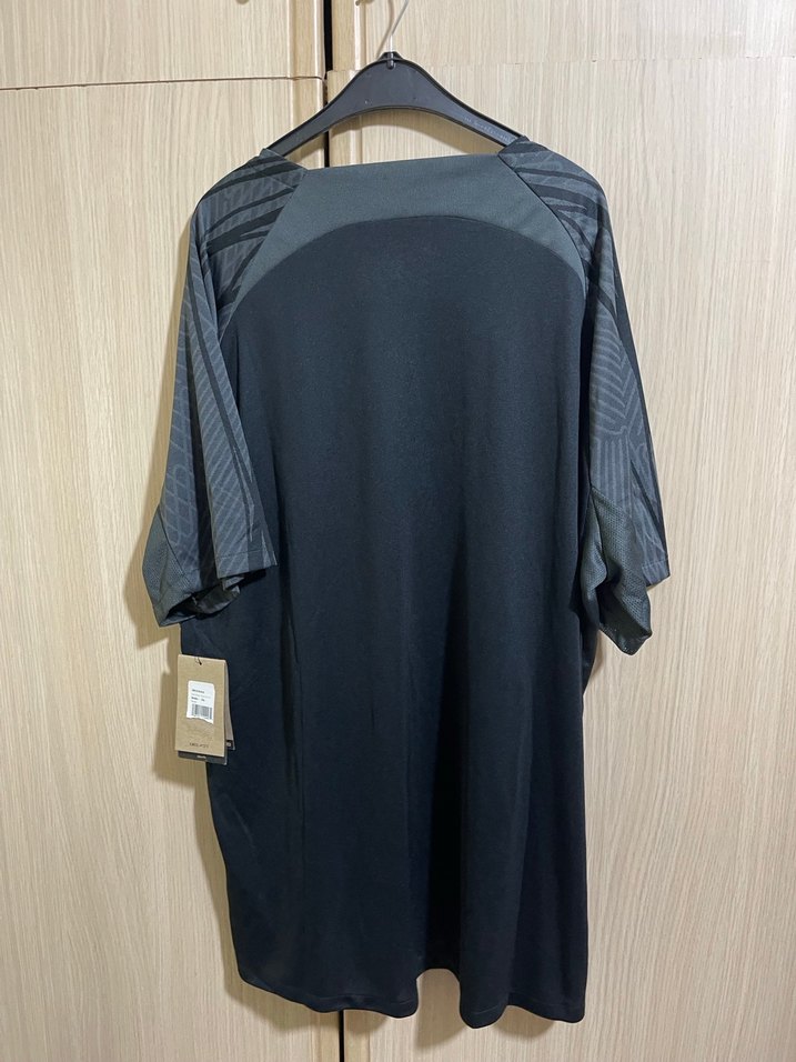 Nike Gri Slim Fit Erkek Spor Tişörtü - Görsel 3