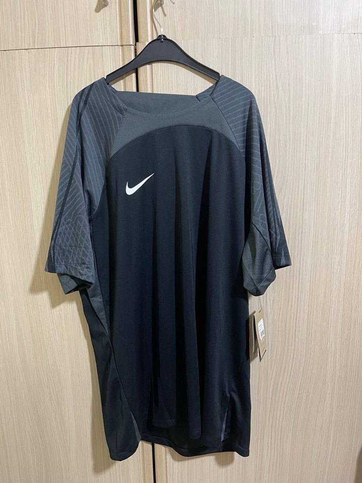 Nike Gri Slim Fit Erkek Spor Tişörtü - Görsel 2