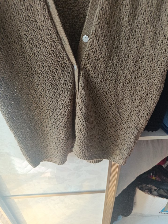 Bej Düğmeli V Yaka Kadın Hırkhaki kisa kollu hirkaa - Görsel 2