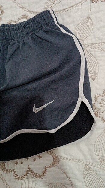 s Beden yazlık şort s beden gri az kullanıldı defası yok Nike logosu sil